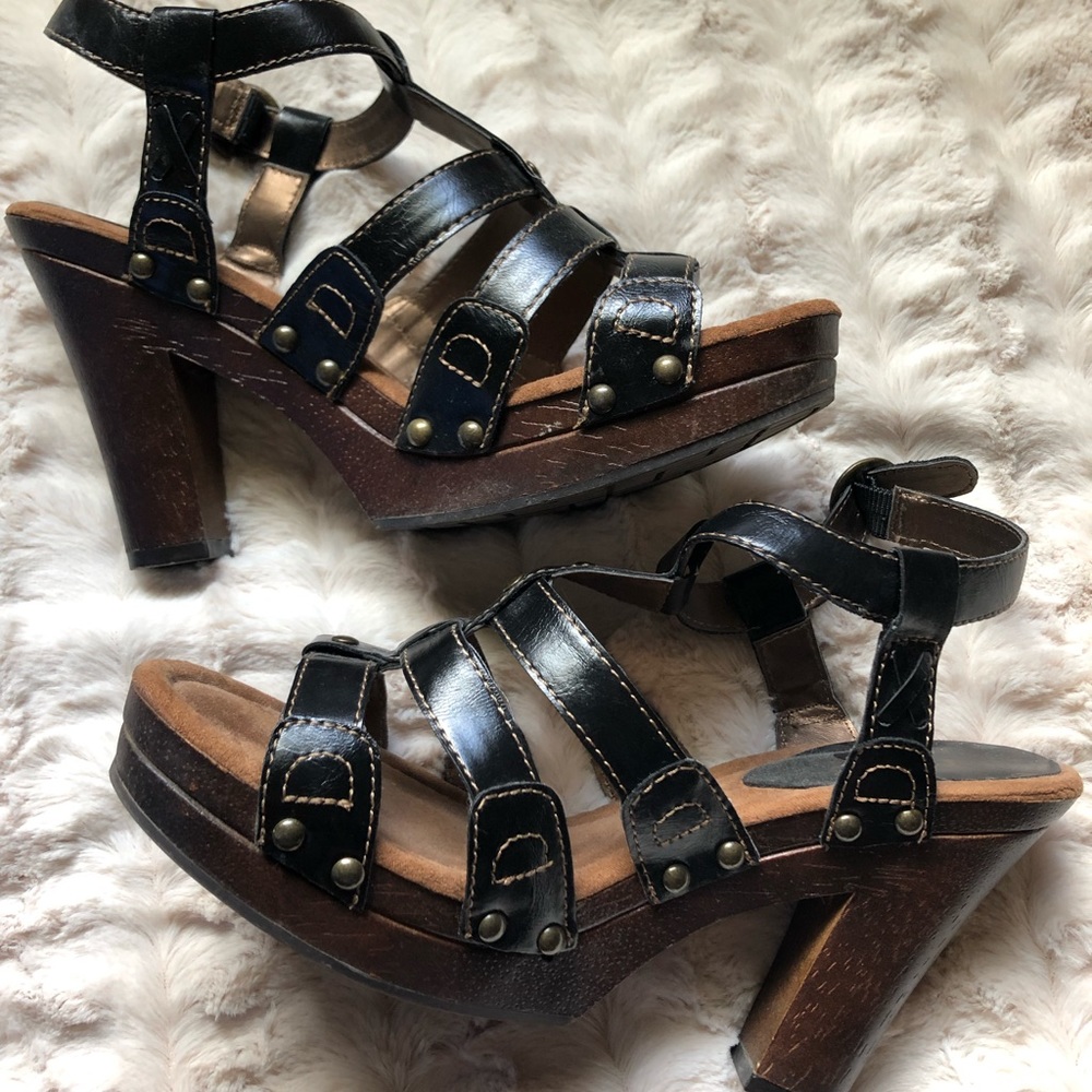 Mudd Sandals
